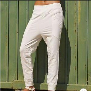 Free People Movement ‘Windy River’ Legging/Jogger - Ivory (XS)